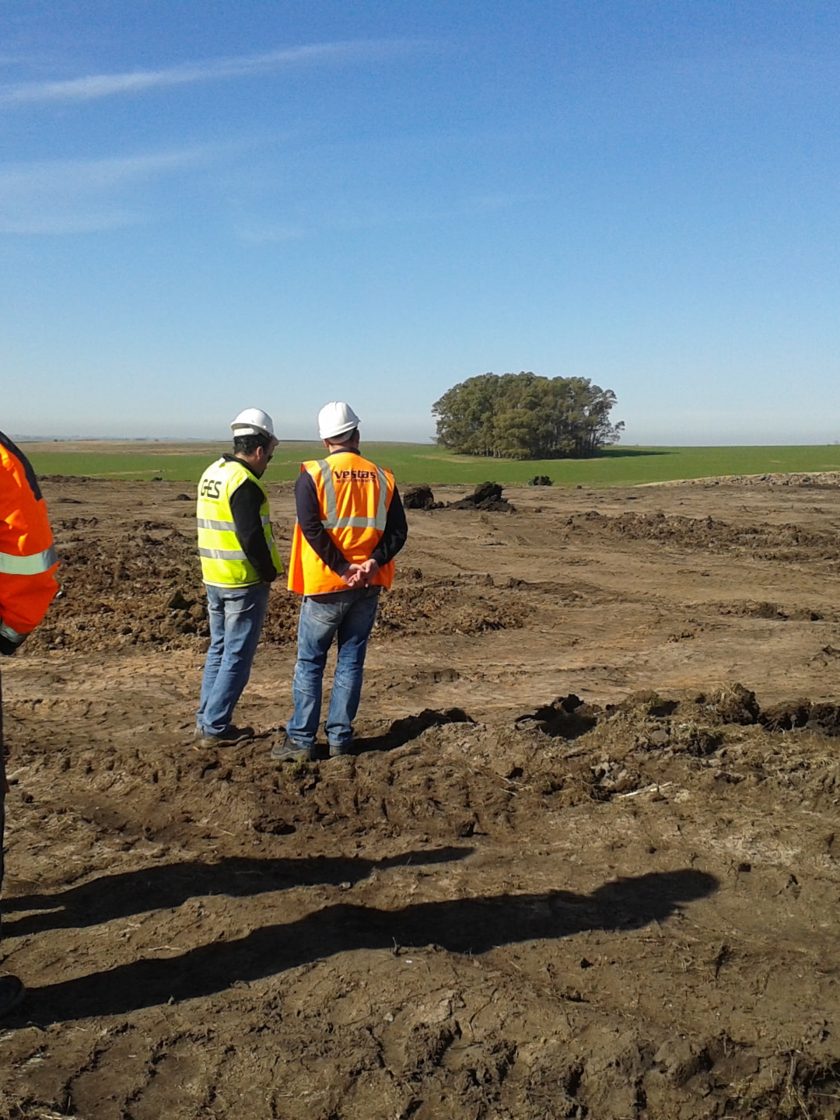 Equipo de GT Solutions coordinando un frente de obra en campo